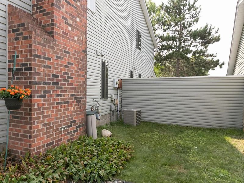 9327 73rd St S, Cottage Grove, MN 55016
