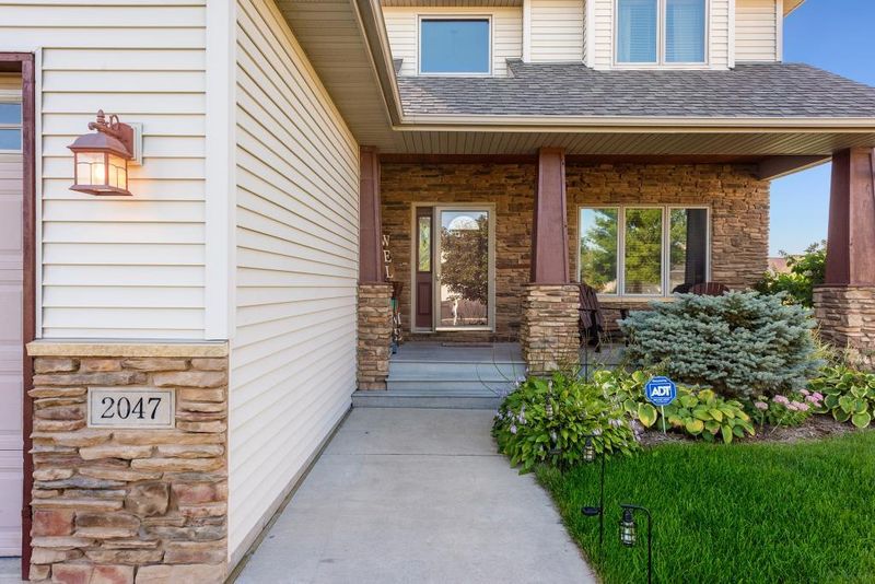 2047 River Bend Trl, Mayer, MN 55360