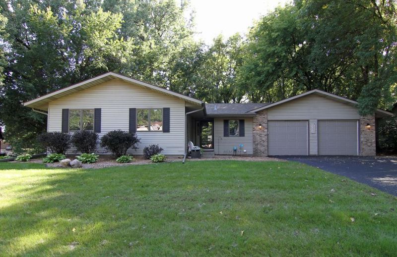2392 77th St E, Inver Grove Heights, MN 55076