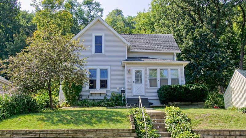 1049 Sturtevant St, Red Wing, MN 55066