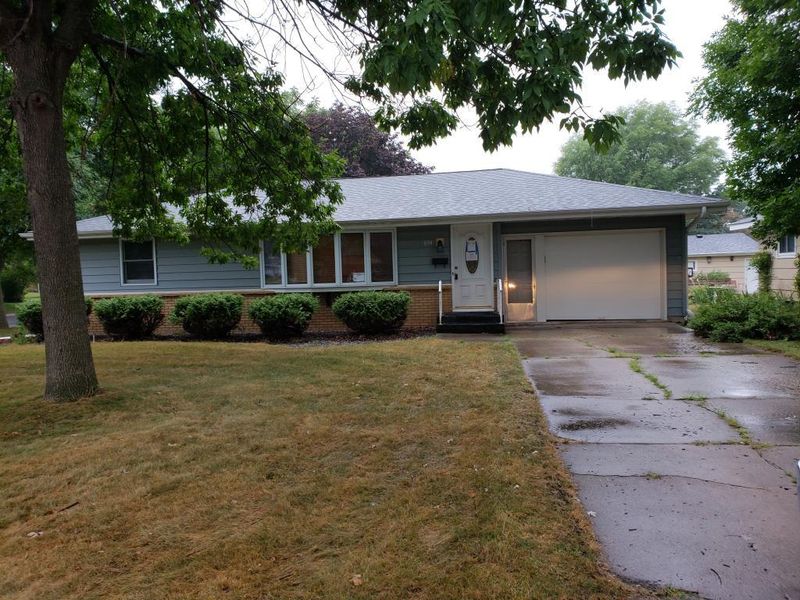 834 Scott St S, Shakopee, MN 55379