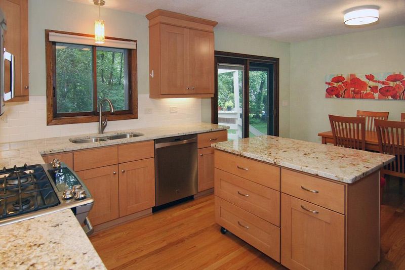 4911 Maple St, Shoreview, MN 55126