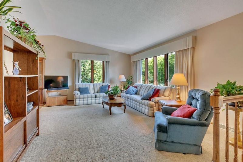 897 Pearl View Dr, Sauk Rapids, MN 56379