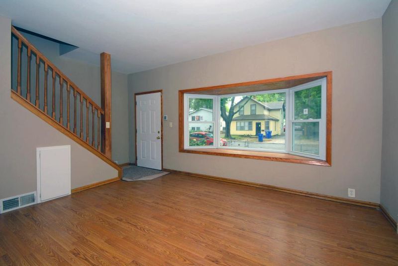 891 Fremont Ave, Saint Paul, MN 55106