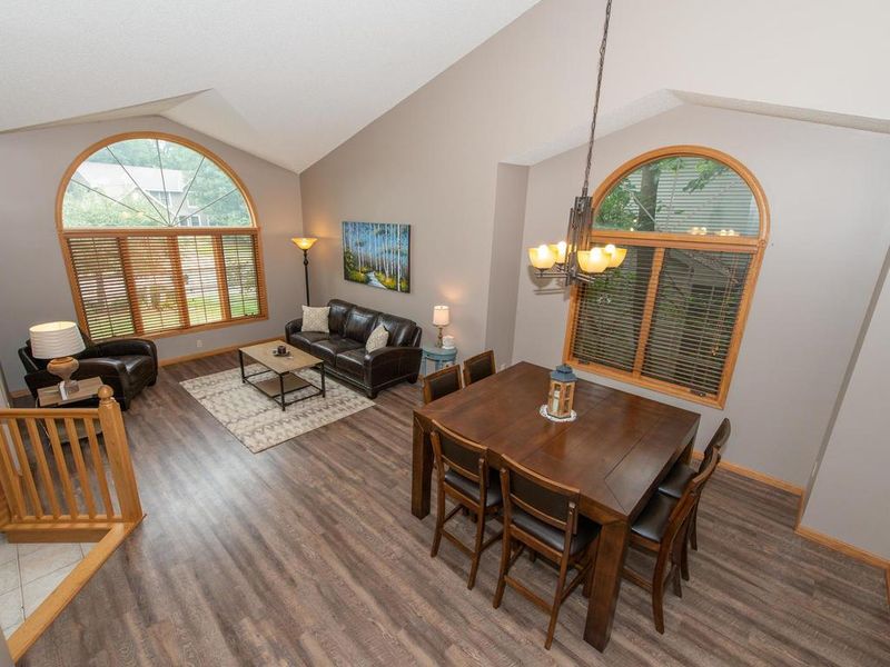 5571 Dufferin Dr, Savage, MN 55378