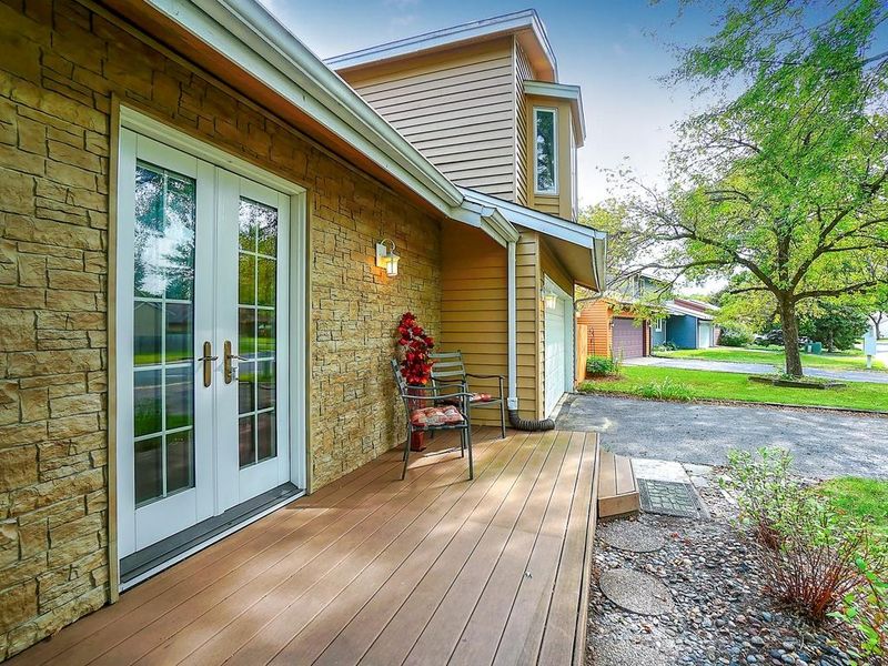 1405 Viewcrest Rd, Shoreview, MN 55126