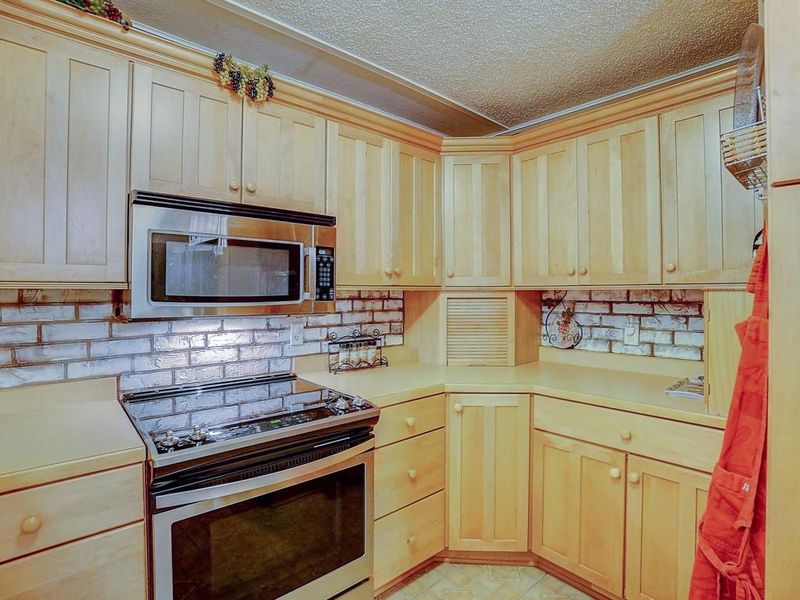 1405 Viewcrest Rd, Shoreview, MN 55126