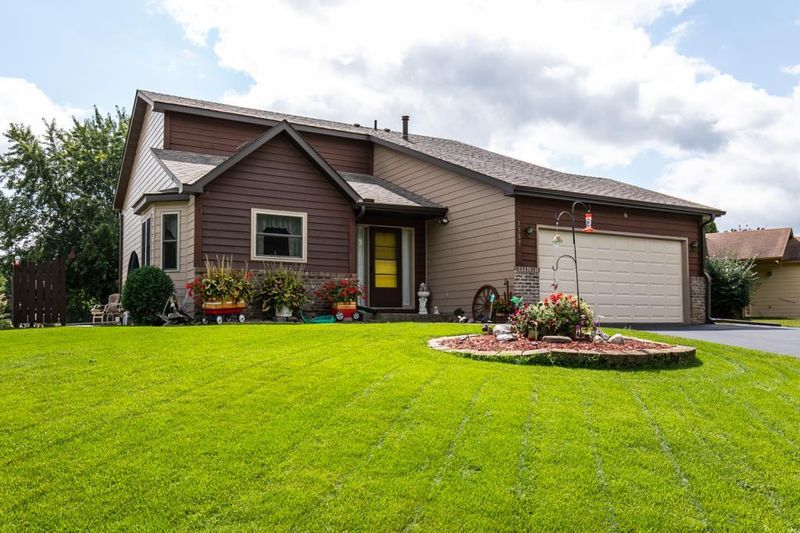 1387 Granite Ln N, Oakdale, MN 55128