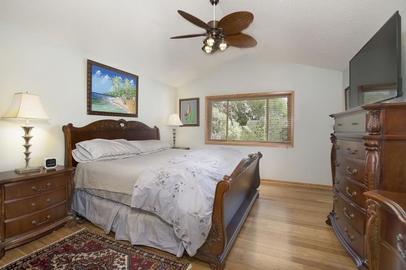 10117 Juniper Ln, Eden Prairie, MN 55347