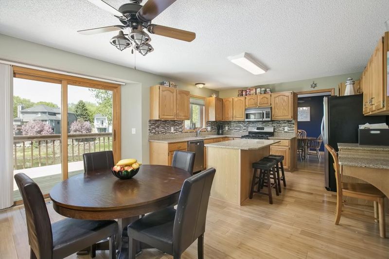 10117 Juniper Ln, Eden Prairie, MN 55347