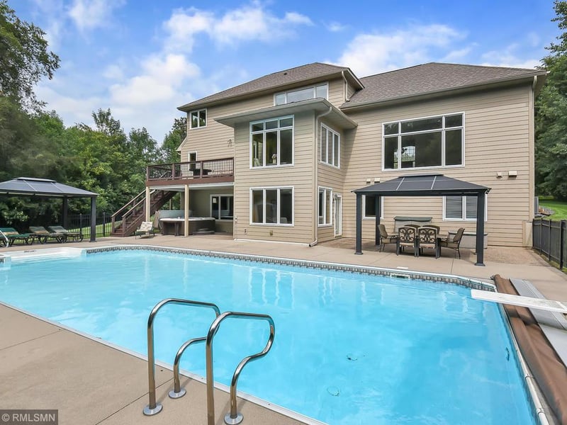 2953 Skyline Dr, Eagan, MN 55121