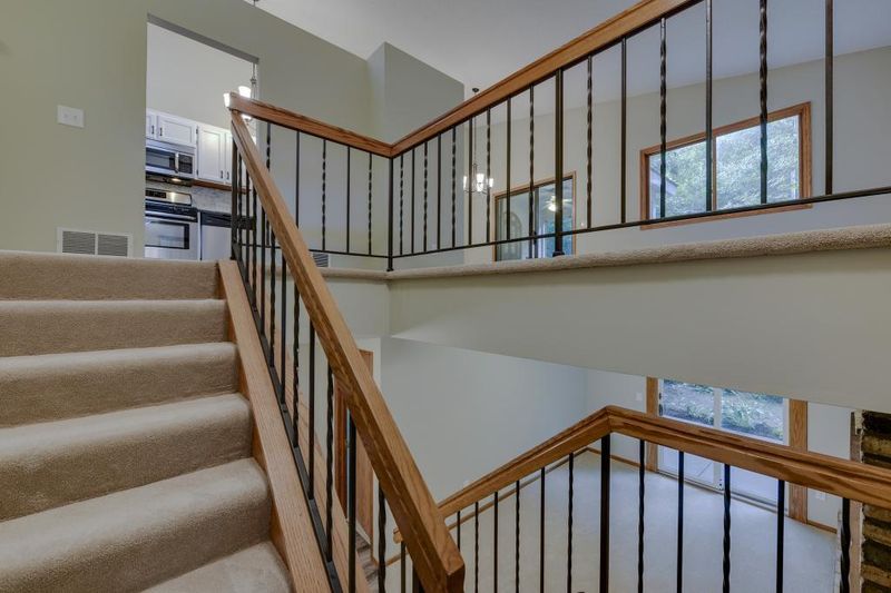 1605 Clemson Dr #B, Eagan, MN 55122