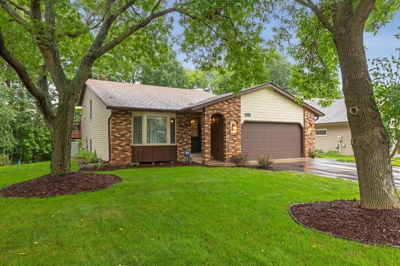 2429 Helena Ave N, Oakdale, MN 55128