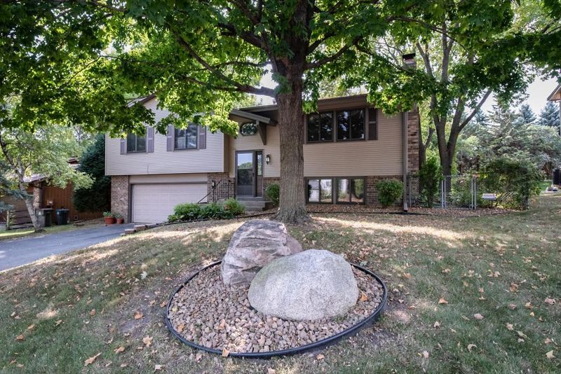 8952 Darnel Rd, Eden Prairie, MN 55347