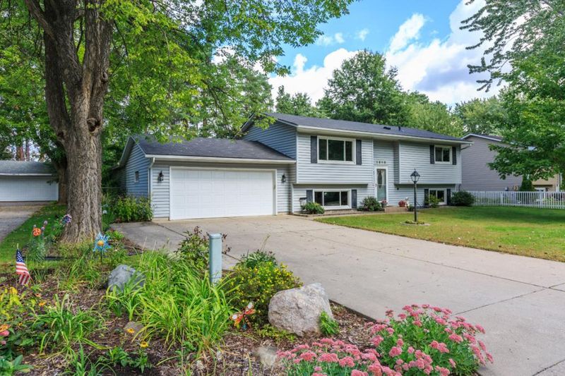 1615 Eugene St, White Bear Lake, MN 55110