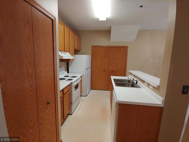 8423 Cortland Rd, Eden Prairie, MN 55344