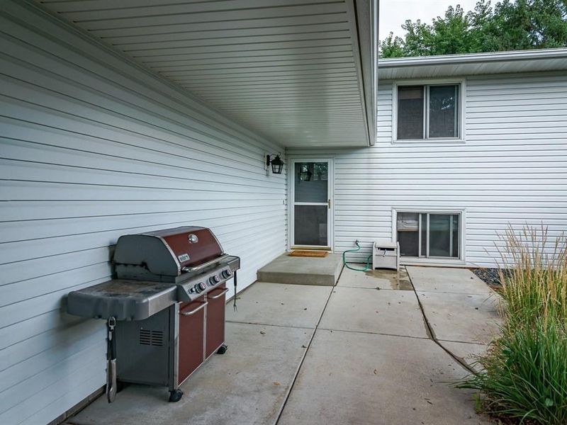 2500 Crestmount Ln, Burnsville, MN 55306