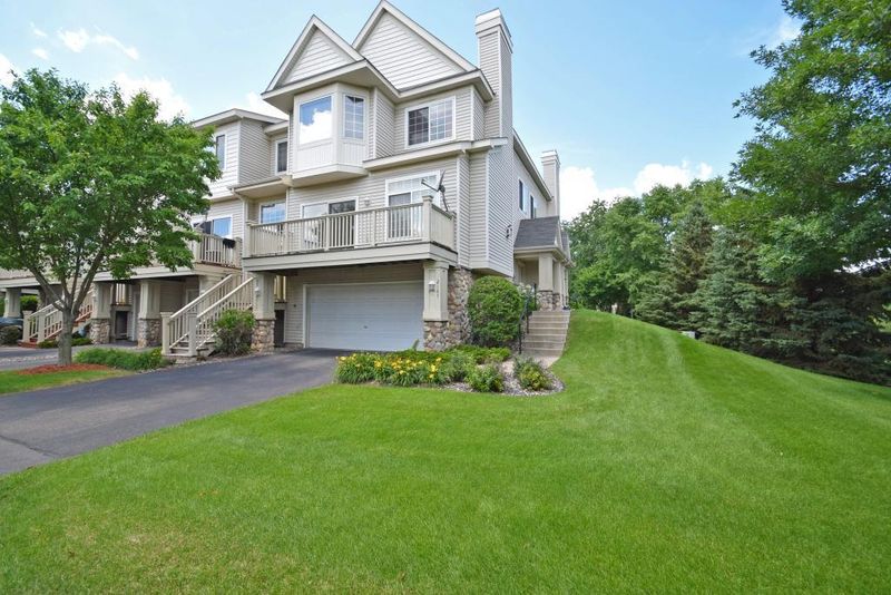 2187 Eagle Trace Ln, Woodbury, MN 55129