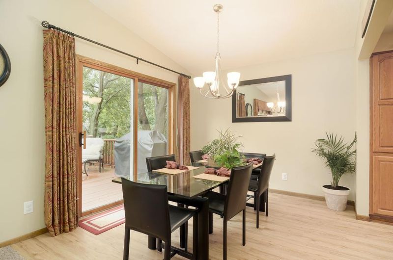 9805 Friar Dr, Eden Prairie, MN 55347