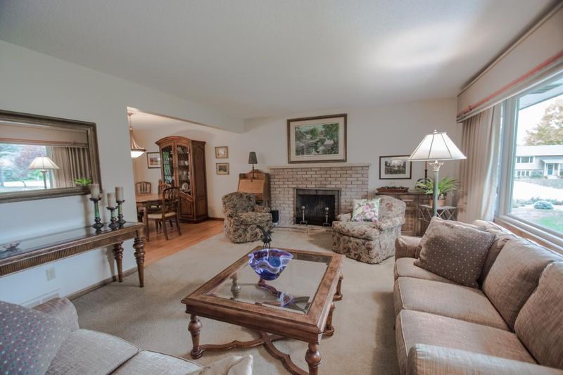 825 Shenandoah Ln N, Plymouth, MN 55447