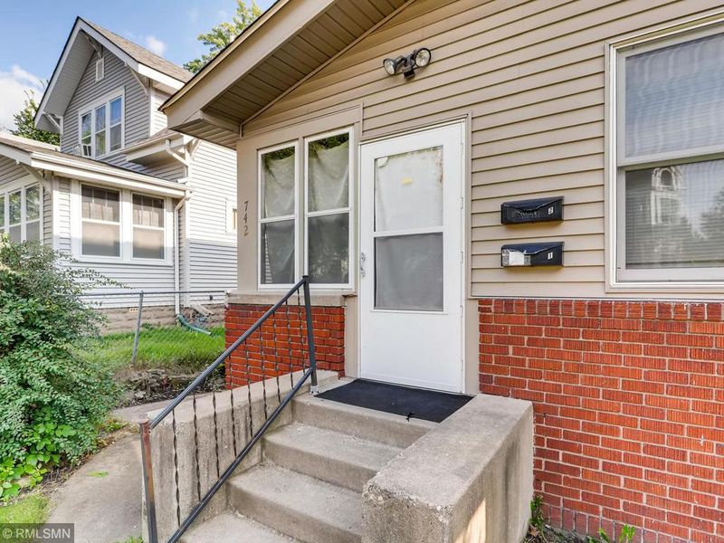 742 Case Ave, Saint Paul, MN 55106