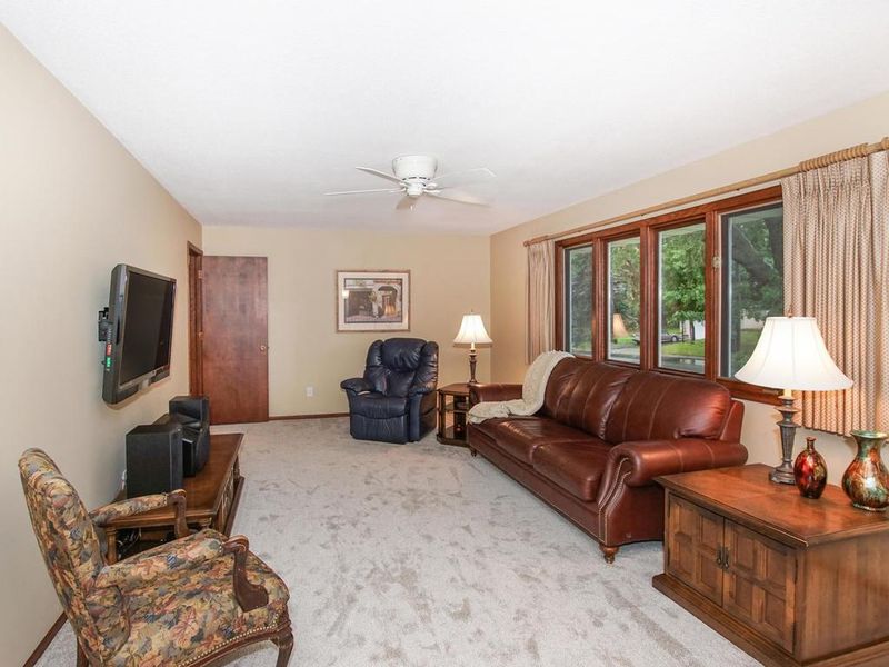 2120 Unity Ave N, Golden Valley, MN 55422