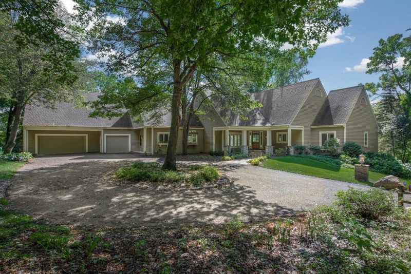 2925 Gale Rd, Wayzata, MN 55391