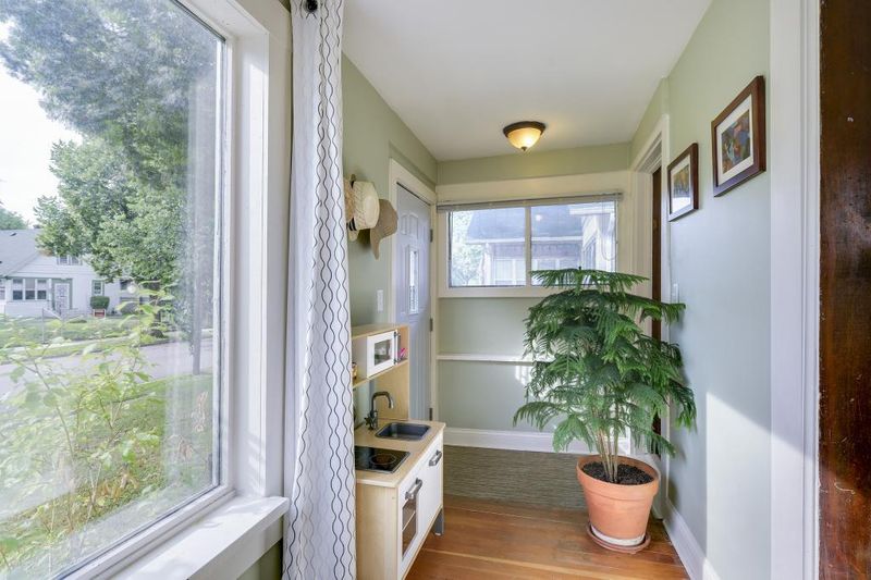 3945 Oakland Ave, Minneapolis, MN 55407