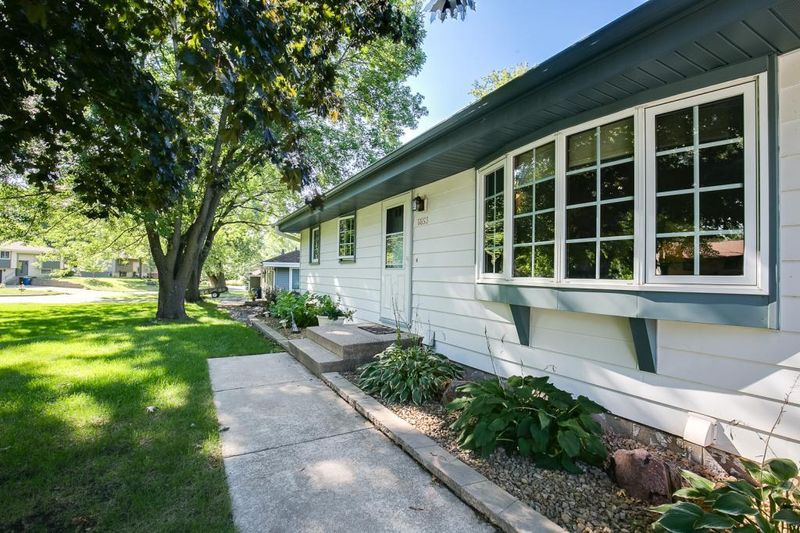6653 Berkshire Ln N, Maple Grove, MN 55311