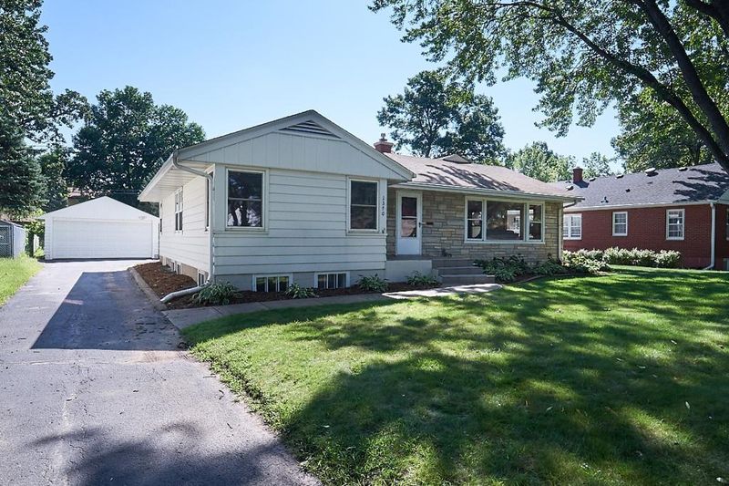 1370 S Cleveland Ave S, Saint Paul, MN 55116