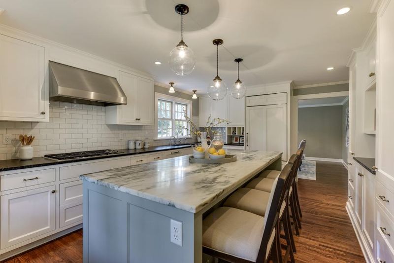 1 Spur Rd, Minneapolis, MN 55436