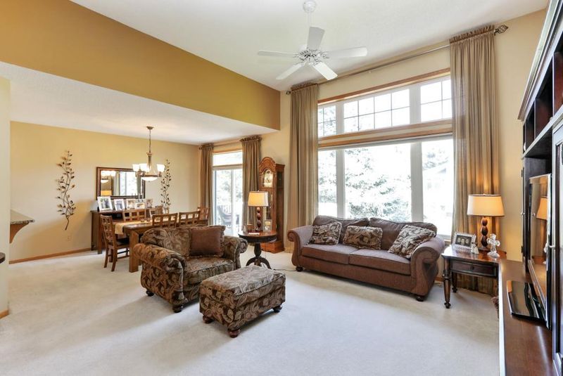 15106 Crestview Cir, Rosemount, MN 55068