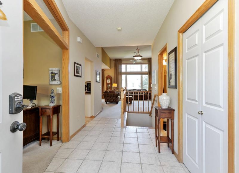 15106 Crestview Cir, Rosemount, MN 55068