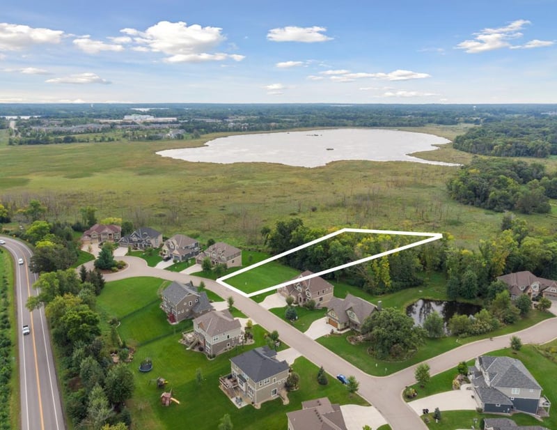 16 Leaf Wing Dr, North Oaks, MN 55127