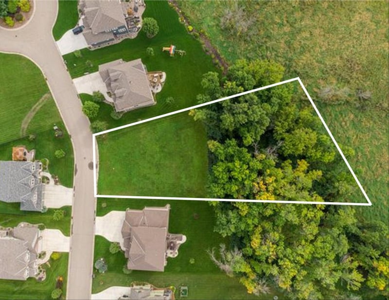 16 Leaf Wing Dr, North Oaks, MN 55127
