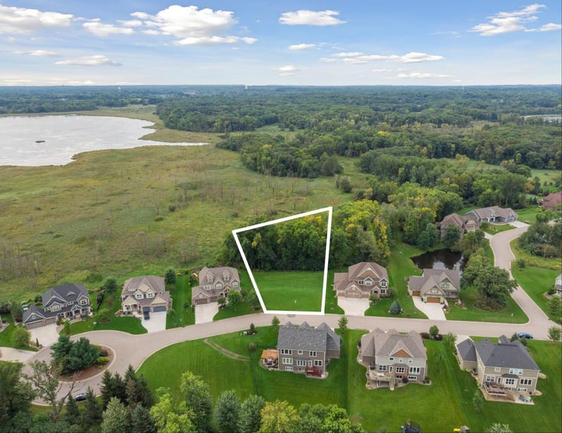 16 Leaf Wing Dr, North Oaks, MN 55127