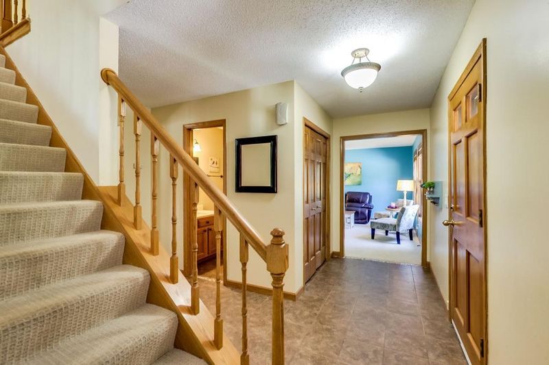 19039 Kristie Ln, Eden Prairie, MN 55346