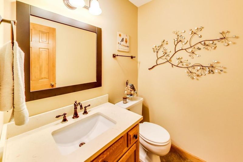 19039 Kristie Ln, Eden Prairie, MN 55346