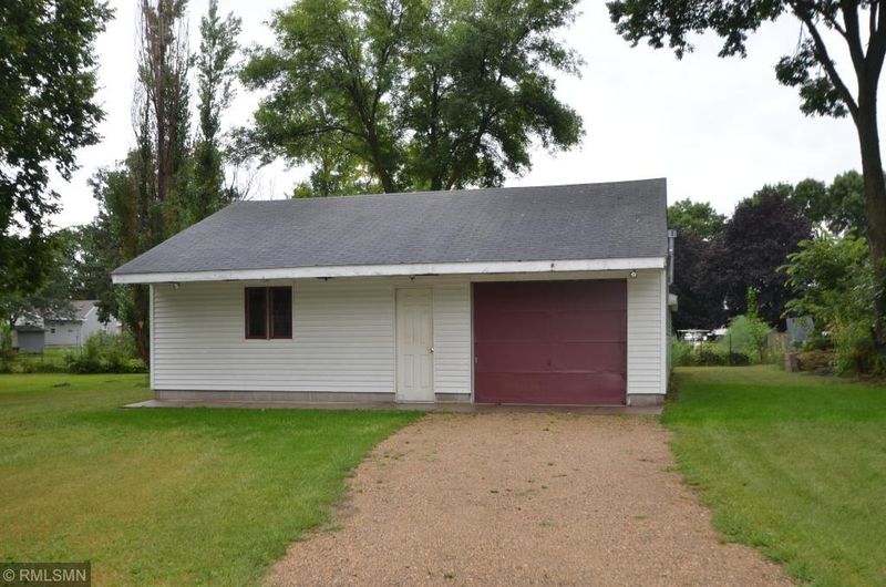 728 E South St, Litchfield, MN 55355