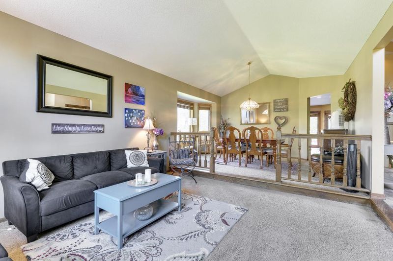 6420 W Shadow Lake Dr, Lino Lakes, MN 55014