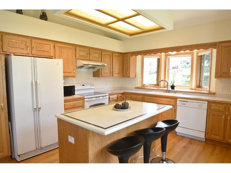 10760 Kiawah Dr, Eden Prairie, MN 55344