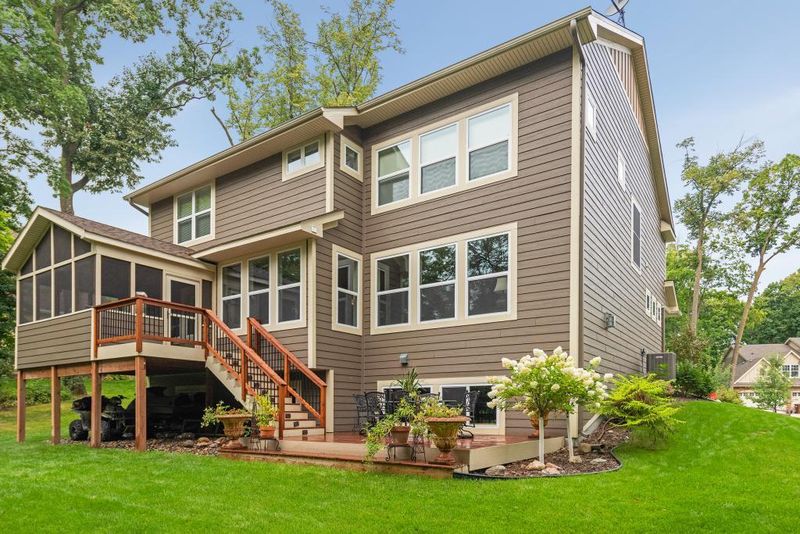 6051 Hermitage Trl, Minnetrista, MN 55364