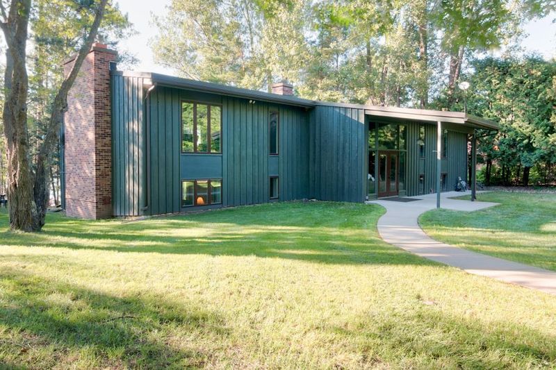 4423 Lakeside Dr, Eveleth, MN 55734
