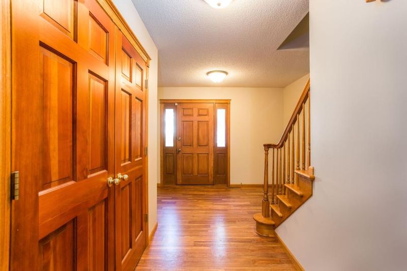 1870 Golf View Dr, River Falls, WI 54022