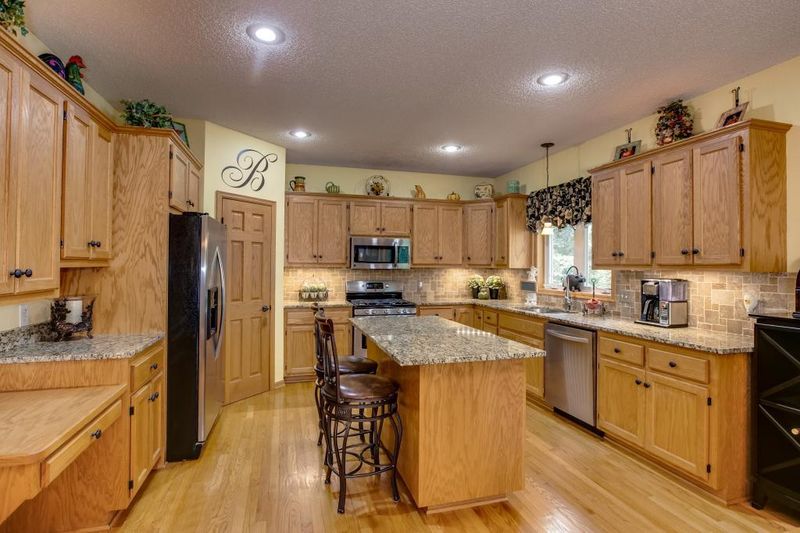 1512 Windsor Ln, Shakopee, MN 55379