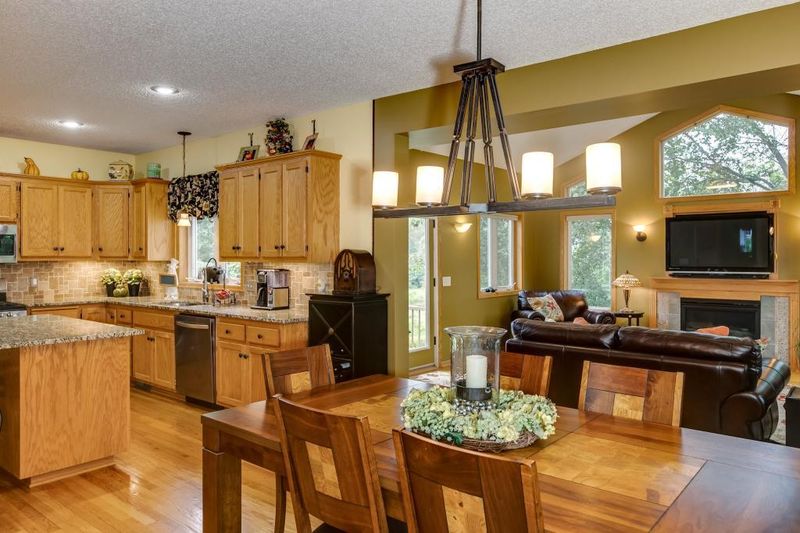 1512 Windsor Ln, Shakopee, MN 55379