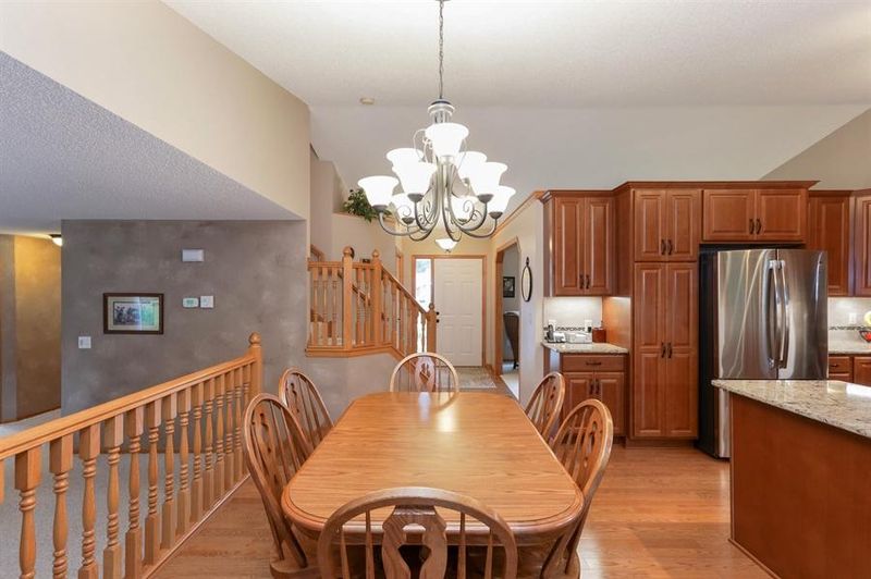 2334 Kingston Ave E, Maplewood, MN 55109