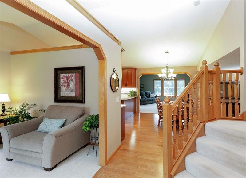 2334 Kingston Ave E, Maplewood, MN 55109