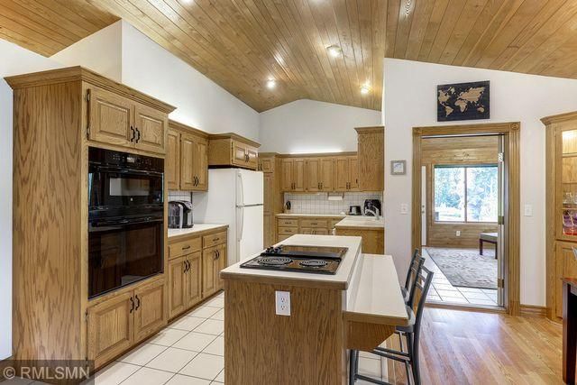 15700 Country Ln, Prior Lake, MN 55372