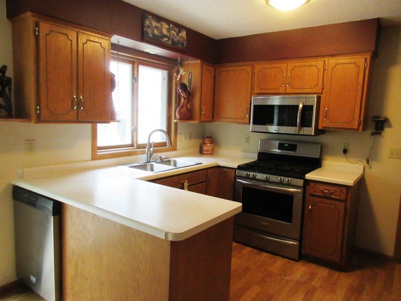 204 Suncrest Ct, Avon, MN 56310